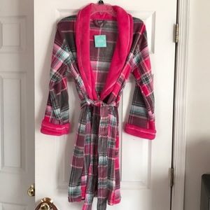 New with Tags Plush Plaid Pink/Gray Robe from Ulta